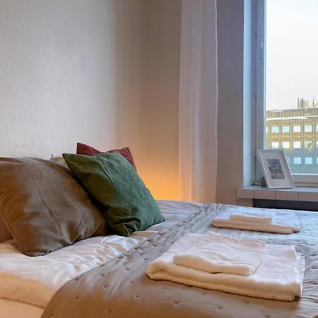 Top-floor - Workstation & Long-stay Ready *